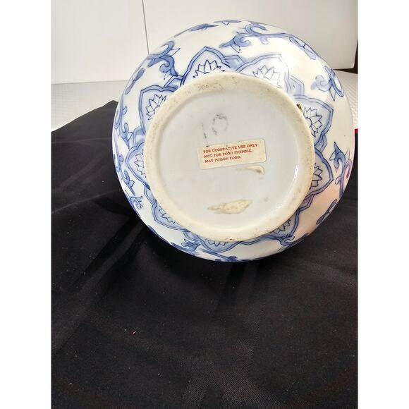 Vintage Unique Chinese Blue and White Porcelain Ceramic Vase Decorative Handles. - Picture 6 of 7